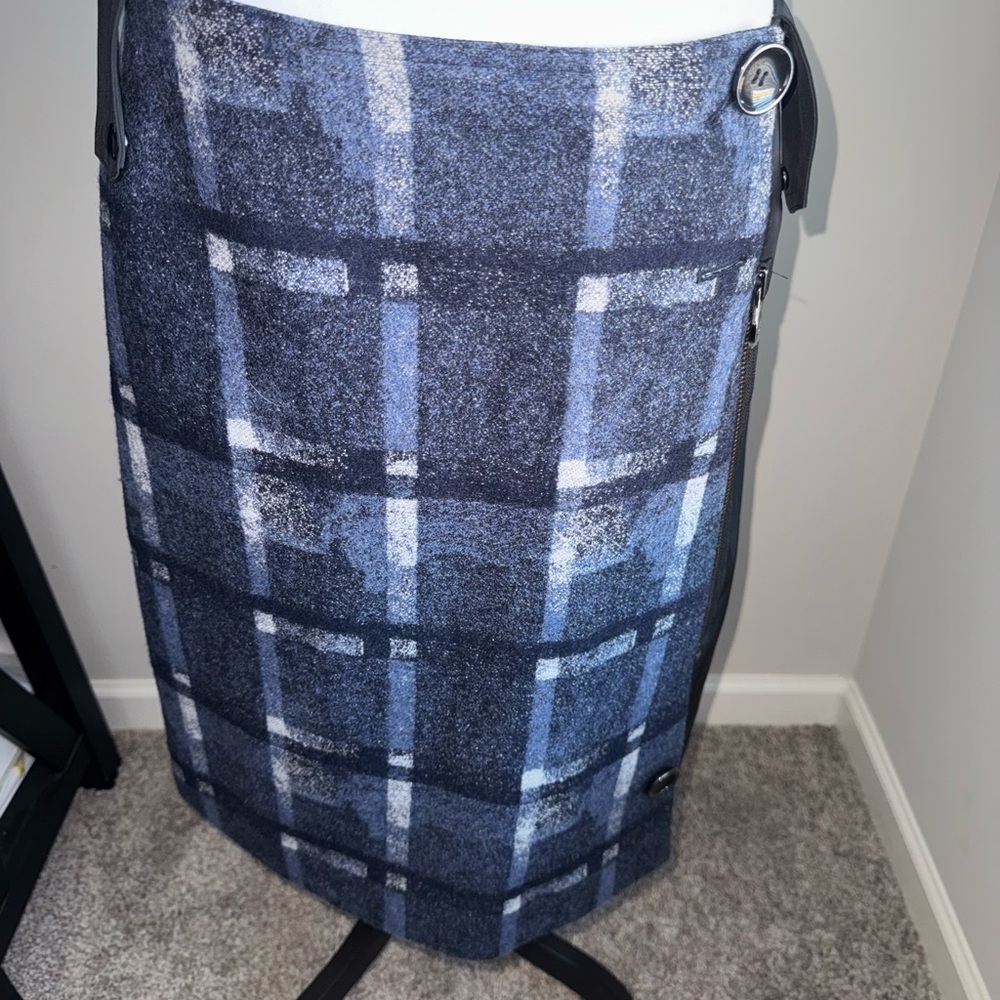 Blue gray plaid skirt – size 8